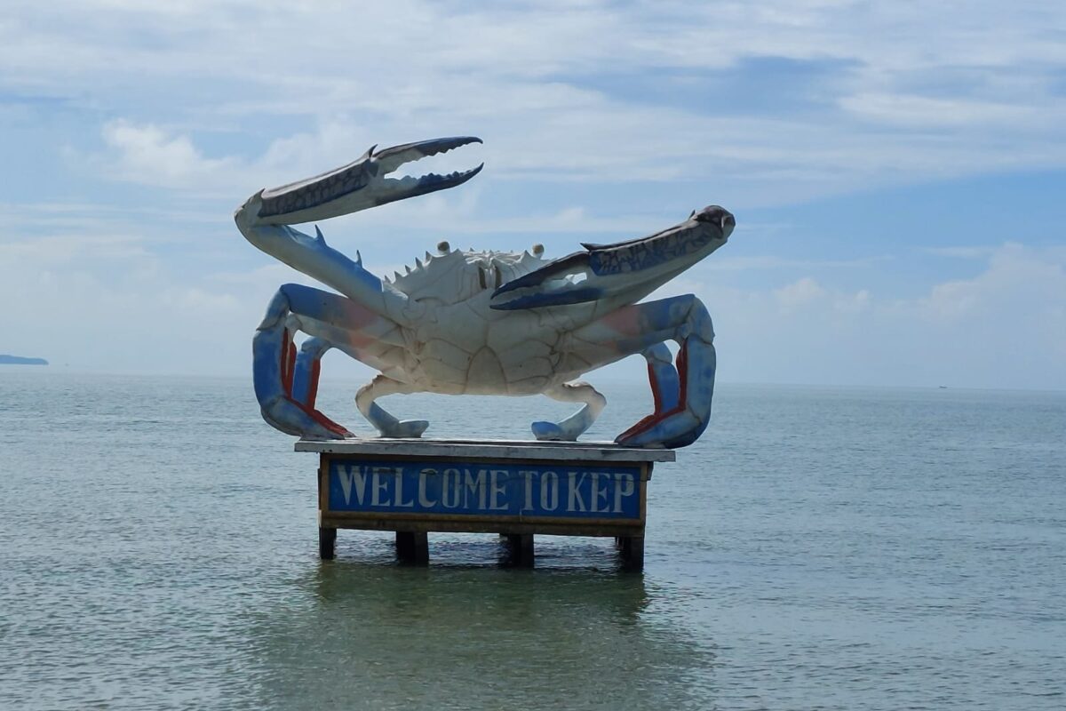 The crab statue in the sea at Kep